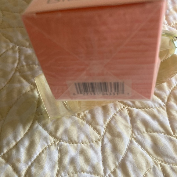 New Estée Lauder Pleasures. Fabulous 3.4-100 ml. Perfume sprayed once. - Picture 5 of 5